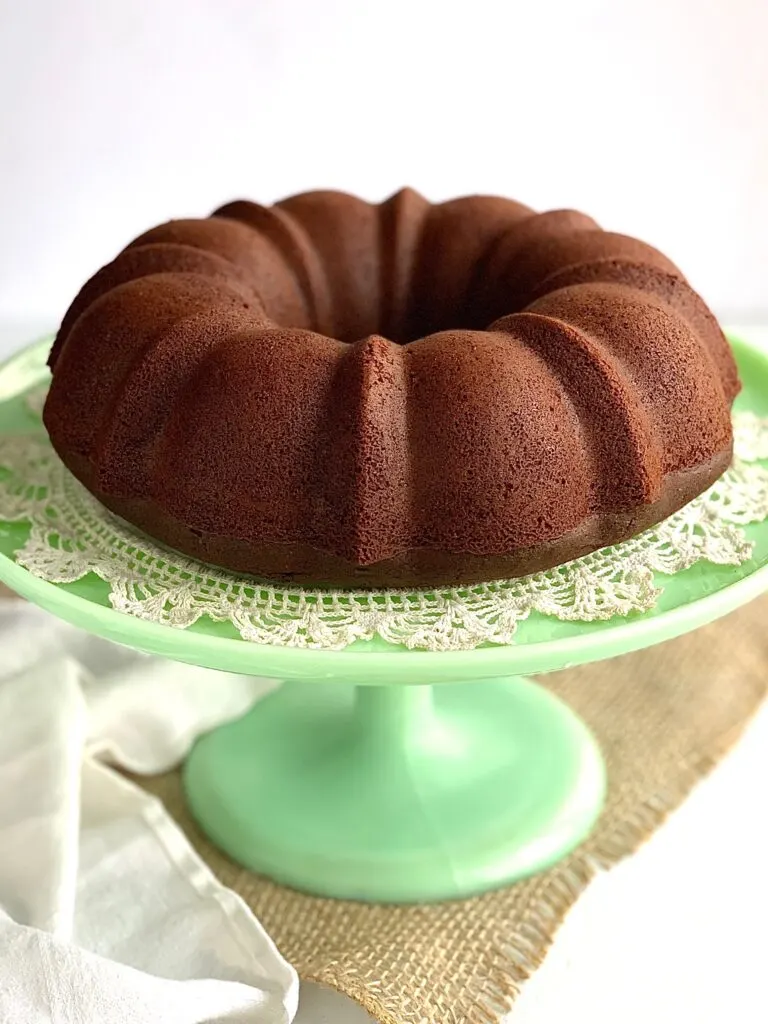 chocolate fudge bundt cake with no frosting