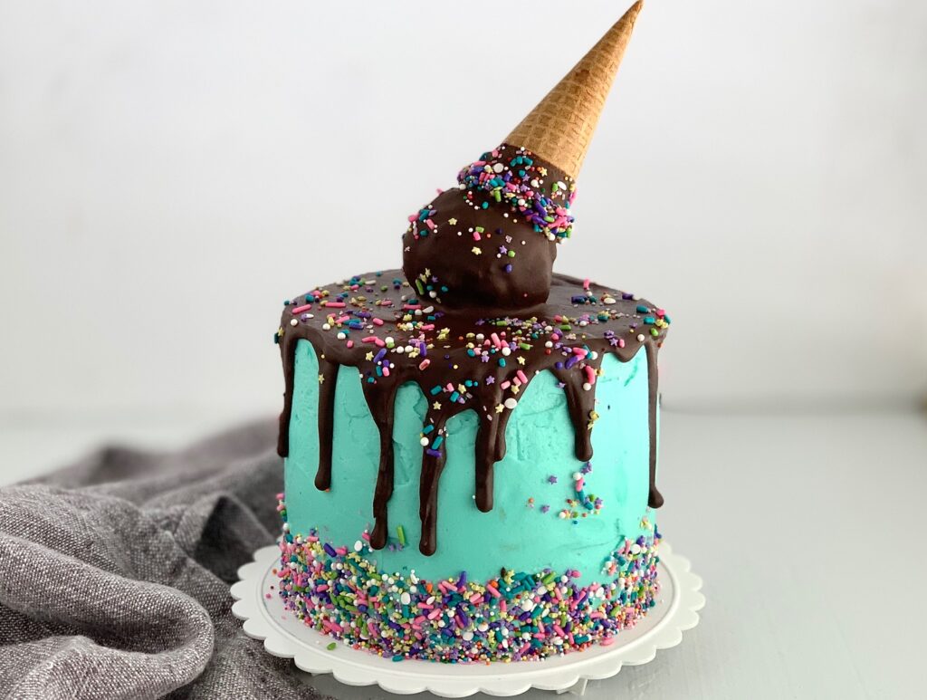 Fun & Easy to Make - Ice Cream Birthday Cake Hack