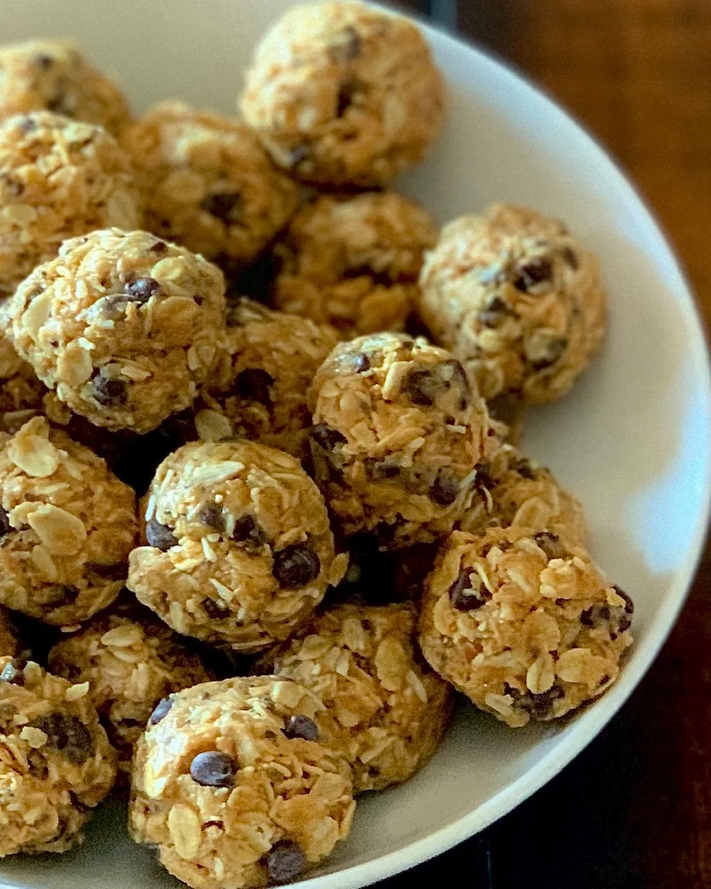 A bowl full of the best energy bites