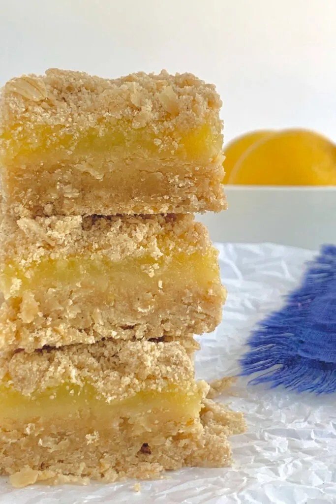 3 stacked lemon streusel bars.