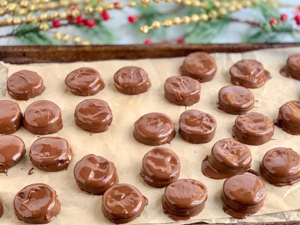 a baking sheet full of chocolate peanut butter ritz like crackers