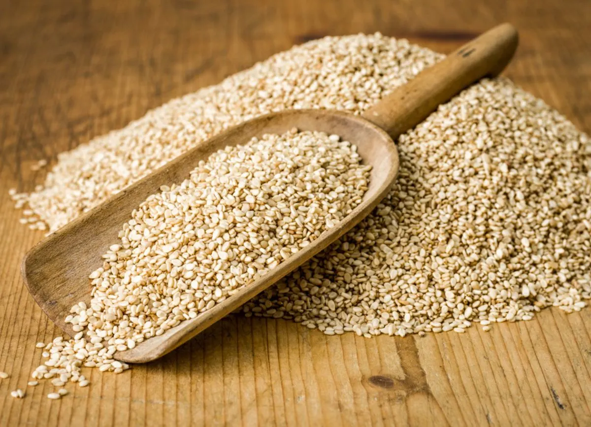 A scoop of gluten free sesame seeds.